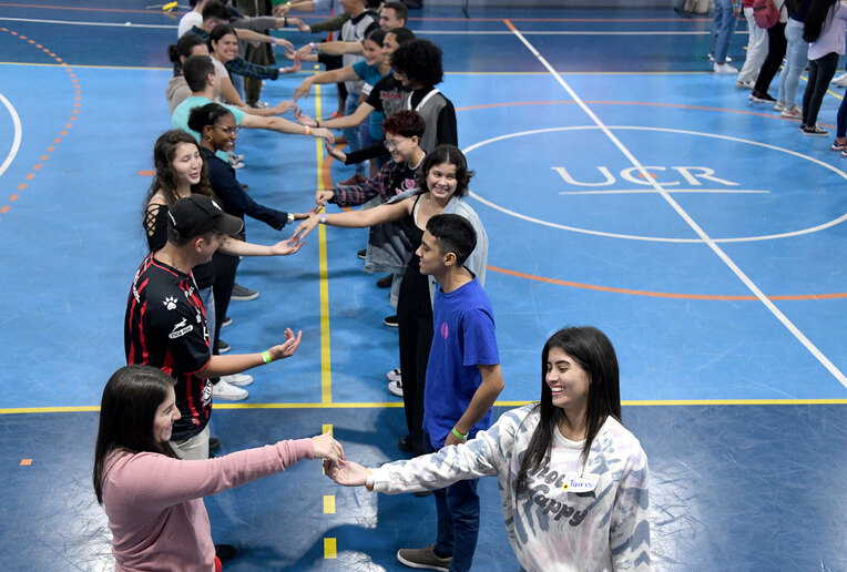 Juegos, dinámicas y charlas de estudiantes