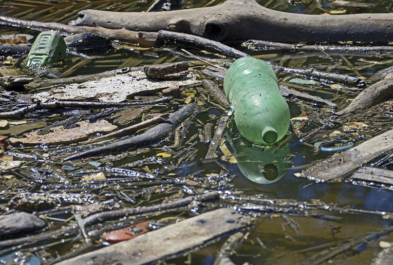 Botellas de bolsas de basuras