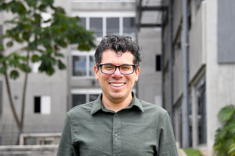 Dr. Alejandro Bonilla Castro, docente de la Escuela de Historia Dr Alejandro Bonilla Castro Voz Experta