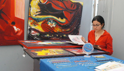 La Feria de las artes permite a los estudiantes de Artes Plásticas dar a conocer y vender las …