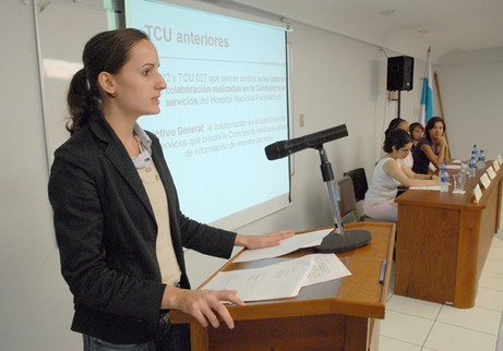 Caroline Stronberger dio a conocer su labor como estudiante de Derecho (foto Luis Alvarado).