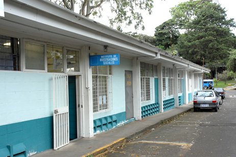 El Instituto de Investigaciones Sociales de la UCR esta ubicado entre las Facultades de …