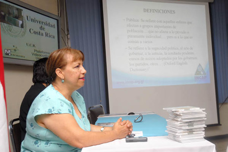 Dra. Sandra Murillo del  INCAP/OPS presento un cd -rom sobre Politica Publicas en Seguridad …
