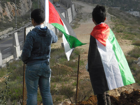 El 4 de marzo pasado, cerca de la ciudad de Bethlehem, niños palestinos participaron en una …