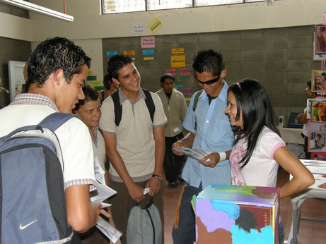 Estudiantes en Feria Vocacional Occidente