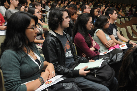 Docentes y estudiantes de psicología