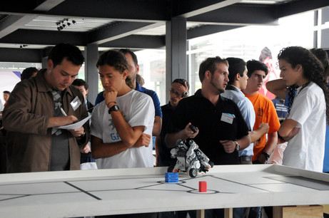 La fecha límite de inscripción para participar en el RobotiFest 2013 es el sábado 18 de mayo y …