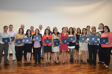 Personas de la comunidad y funcionarios de la Universidad de Costa Rica recibieron un …