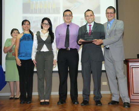 En la premiación realizada en el 2013 el Laboratorio de Análisis Clínicos de la UCR recibió una …