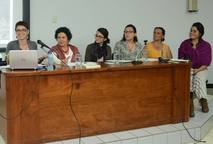 En el conversatorio sobre Mujeres construyendo economía social solidaria participaron líderes de …