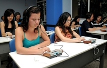 Los estudiantes de la carrera de Bachillerato en Inglés de la UCR van más allá de aprender a …