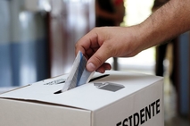 En la fotografía, caja electoral publicada por Periódico Mensaje. 