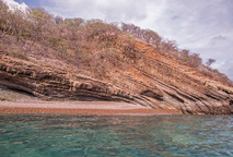 En la península de Santa Elena se pueden apreciar grandes formaciones de rocas sedimentarias, las …