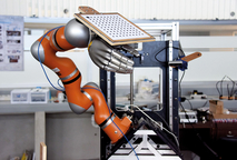 El robot asistencial está construido para trabajar en diferentes escenarios, con el objetivo de …