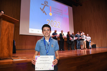 Rodrigo Ureña Monge tiene 15 años y cursa el noveno año en el Liceo de Tarrazú, en la Zona de Los …