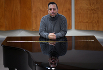 Manuel Matarrita es pianista y profesor catedrático de la Escuela de Artes Musicales.