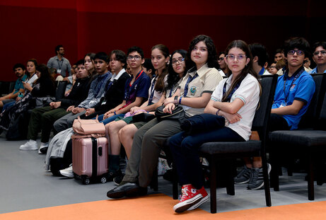 Estudiantes en auditorio