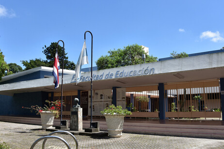 Fachada de la Facultad de Educación