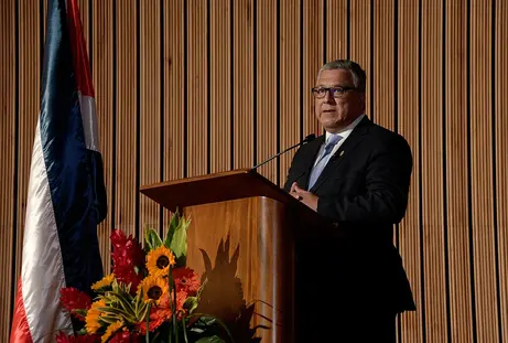 Dr. Carlos Araya Leandro