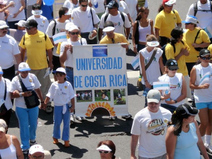 Universitarios en caminata