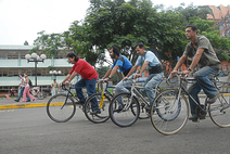 Ciclistas en el campus