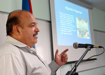 Luis Fernando Fernández en charla