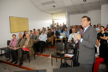 Dr. Jorge Amador en presentación