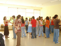 Grupo de jóvenes en taller