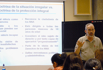 Lic. Rodolfo Vicente Salazar durante presentación