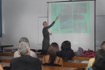 Dra. Virginie Duvat-Magnan exponiendo