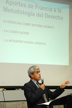 Dr. Rafael González Ballar en conferencia