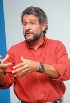 Dr. Álvaro Morales