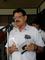 Hernán Cruz Rodríguez exponiendo