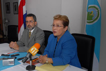 Olman Segura y Yamileth González en conferencia