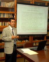 Mario Portilla Chávez exponiendo