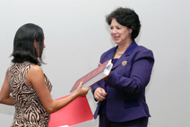 Entregando la bio-bibliografía