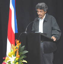 Roberto Ayala director
