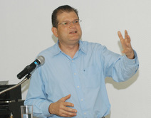 Dr. Marco Díaz