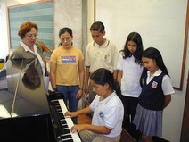 Niños y niñas en Etapa Básica de música