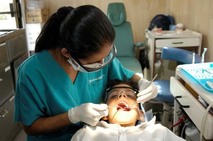Niño en atención odontológica