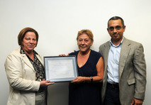 Entrega título acreditción