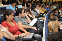 Estudiantes en el foro institucional