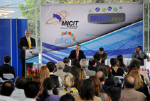 Ministro C y T en informe 2012