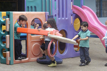Niños en centro de juegos del Cilem