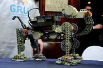 Robot construido por jóvenes