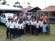 Estudiantes con personal del ICP