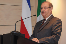 Dr. Salvador Malo Álvarez