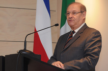 Dr. Salvador Malo Álvarez