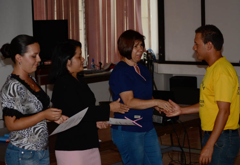 Entrega de títulos en Sede de Occidente, San Ramón 