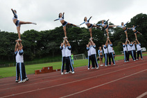 Equipo de porrismo UCR en Estadio Ecológico